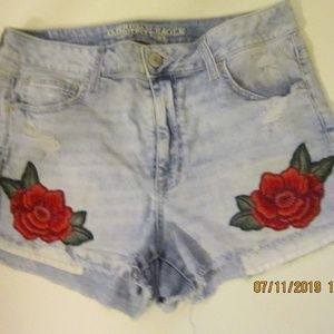 AMERICAN EAGLE JEAN SHORT W/ROSE APPLIQUE SZ 14